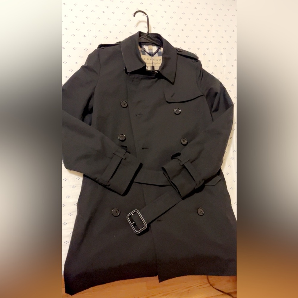 Authentic pre-loved never worn Burberry trench coat